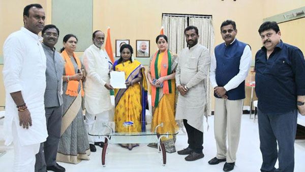 కవితతోనే కేసీఆర్ పతనం షురూ: బండి పాదయాత్రపై గవర్నర్‌ను కలిసిన బీజేపీ నేతలు