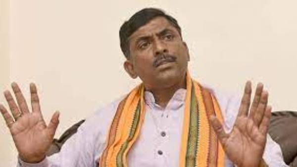 టీఆర్ఎస్ లో త్వరలో అసమ్మతి బ్లాస్ట్; కేసీఆర్ భయం అందుకే: బీజేపీనేత మురళీధర్ రావు