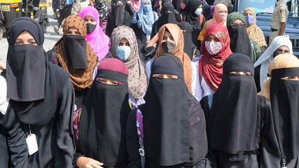 Girlfriend: సిటీలో ఉద్యోగం, ప్రియురాలిని ఒక్కసారి చూడాలని సినిమా స్కెచ్, బుర్కా వేసుకున్నా నడకలో!