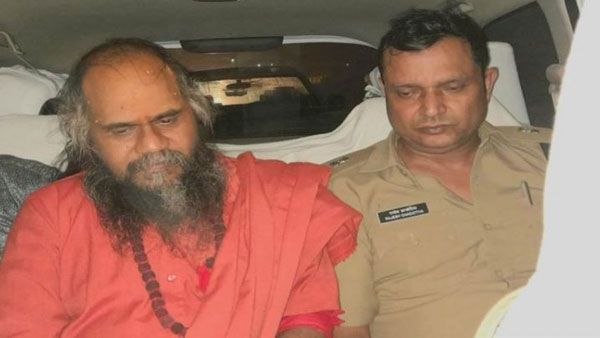 Godman: టాప్ లీడర్స్, కేంద్ర మాజీ మంత్రులు స్వామీజీకి ఫ్యాన్స్, రేప్ కేసులో మిర్చి బాబా అరెస్టు, మ్యాటర్!