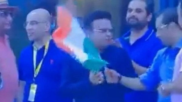 పాక్‌పై భారత్ గెలవడం నచ్చలేదమో మరి: జాతీయ పతాకాన్ని తీసుకోవడానికి నిరాకరించిన జై షా