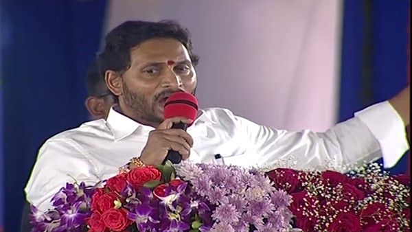 నా ధైర్యం -నమ్మకం అదే : నాడు బాగుపడింది ఆ నలుగురే - సీఎం జగన్..!!