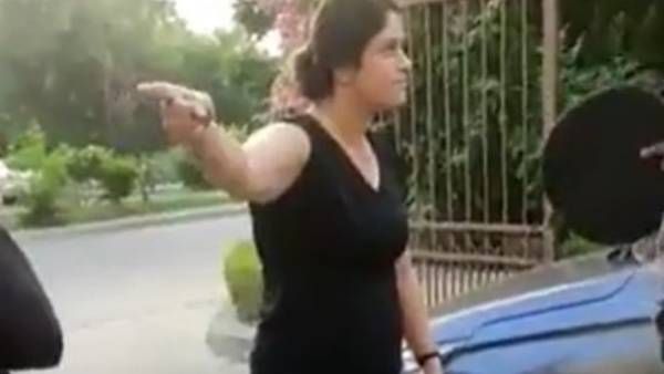 Viral Video: ప్రైవేట్ పార్ట్ కట్ చేసి తినేలా చేస్తాను..రెచ్చిపోయిన మహిళ..