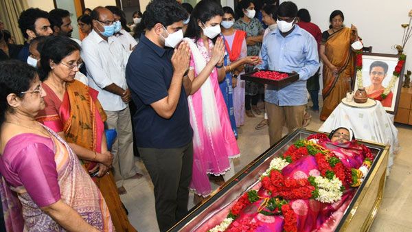 ఇంతలోనే విషాదం: ఉమామహేశ్వరి మృతిపై చంద్రబాబు, లోకేశ్