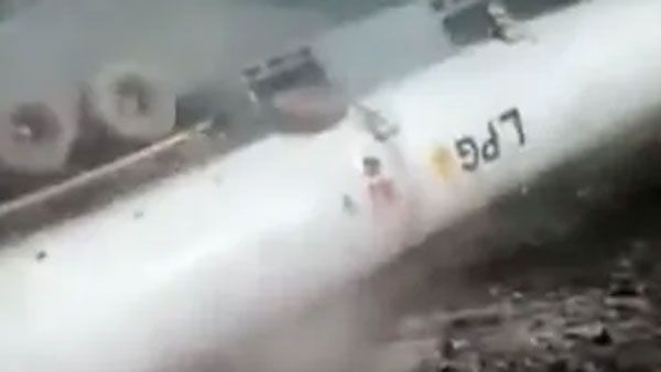 viral:వామ్మో.. లోయలో పడ్డ ట్రక్, అందులో ఎల్పీజీ గ్యాస్‌, వైరల్