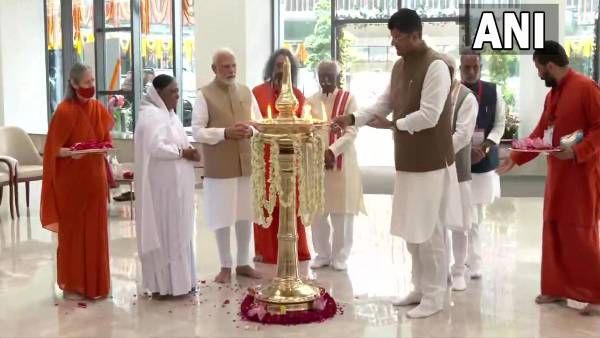 దేశంలోనే అతిపెద్ద ఆస్పత్రిని ప్రారంభించిన ప్రధాని మోడీ