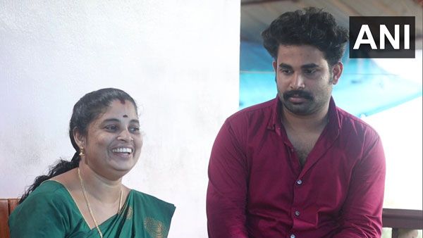 తల్లికి 42.. కొడుక్కి 24 సంవత్సరాలు: ఇద్దరికీ ఒకేసారి ప్రభుత్వ ఉద్యోగం.. ప్రేరణాత్మక కథనం!!