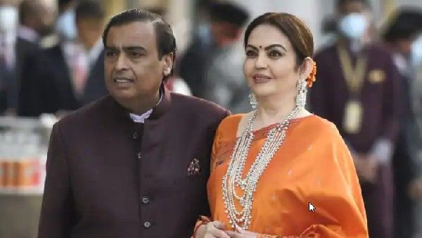 ముకేష్ అంబానీ, ఫ్యామిలీకి 8 సార్లు బెదిరింపు కాల్స్: కేసు నమోదు