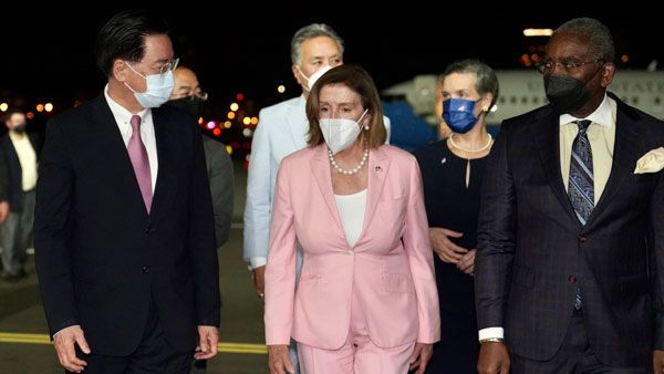 తైపీలో అడుగిడిన నాన్సీ పెలోసి.. తైవాన్‌కు మద్దతు, చైనా గుర్రు