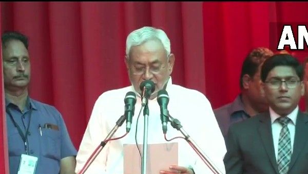 పదేళ్లల్లో ఎనిమిదోస్సారి ముఖ్యమంత్రిగా ప్రమాణం: డిప్యూటీ సీఎంగా యండ్ లీడర్