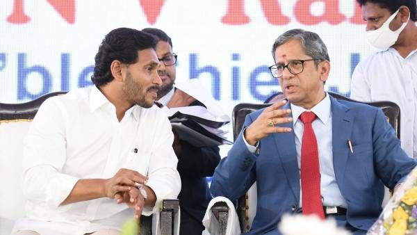 సీజేఐ ఎన్వీరమణకు సీఎం జగన్ విందు : అందరూ కలిసి..!!