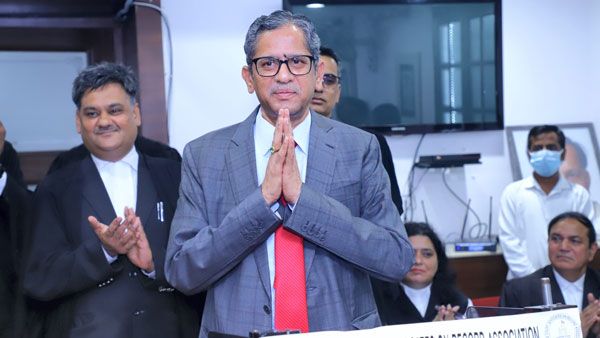 రిటైర్ కాబోతోన్న వారికి ఈ దేశంలో ఎలాంటి విలువ లేదు: సీజేఐ ఎన్వీ రమణ