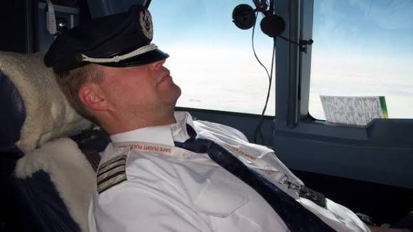 37 వేల అడుగుల ఎత్తులో విమానం-నిద్రపోయిన ఇద్దరు పైలట్లు-తర్వాత ఏం జరిగిందంటే ?