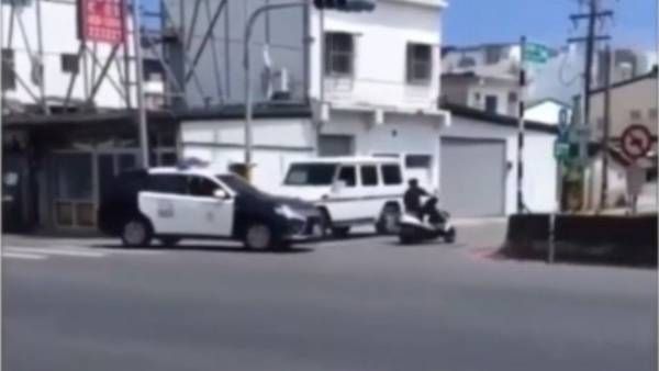 Viral Video: వీడు మామూలోడు కాదు.. పోలీసులనే బురిడీ కొట్టించాడు..