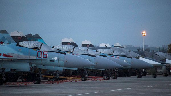 8 రష్యా యుద్ద విమానాలు ధ్వంసం.. శాటిలైట్ చిత్రాలు ఇవిగో.. రష్యా మాత్రం