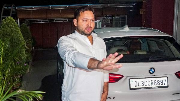 మోడీకి వ్యతిరేక కూటమి సిద్ధం: సోనియా గాంధీతో డిప్యూటీ సీఎం భేటీ