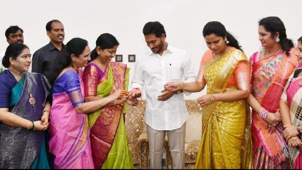 YS Jagan, Rakhi : జగన్ ఇంట్లో రాఖీ సందడి- రాఖీ కట్టిన బ్రహ్మకుమారీలు, మంత్రులు