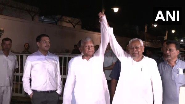 నో థర్డ్‌ ఫ్రంట్! అంతా ఒక్కటే: సోనియా గాంధీని కలిసిన నితీష్ కుమార్, లాలూ, కీలక చర్చ