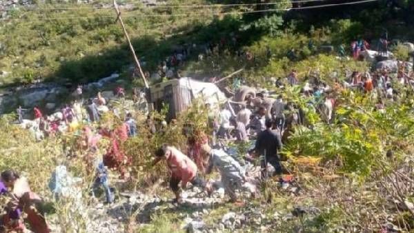 Road Accident: జమ్మూలో ఘోర రోడ్డు ప్రమాదం.. 11 మంది మృతి..