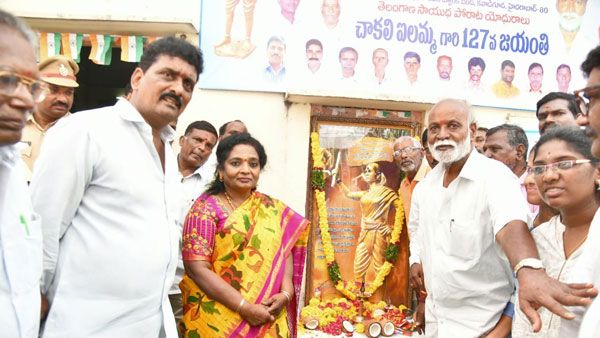 చాకలి ఐలమ్మ పోరాటపటిమను కొనియాడిన గవర్నర్ తమిళిసై; రజకబంధు ఇవ్వాలన్న బీజేపీ ఎంపీ లక్ష్మణ్!!