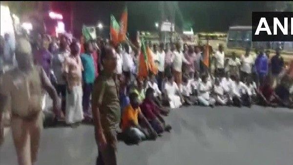 బీజేపీ టార్గెట్‌గా బిగ్ స్కెచ్: పెట్రోల్ బాంబుతో: అట్టుడుకుతున్న సిటీ