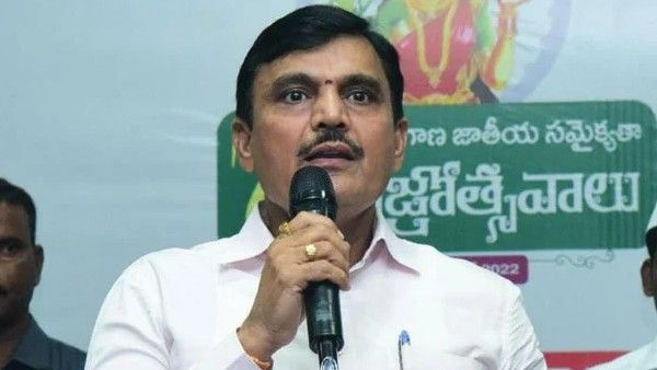 కేసీఆర్ అభినవ అంబేద్కర్, కొనియాడిన కలెక్టర్ శరత్