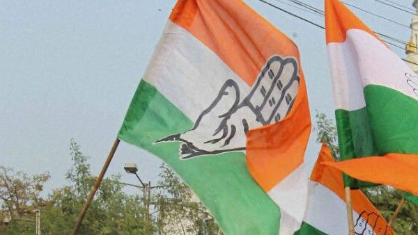 టీ కాంగ్రెస్ కీలక నేతలకు ఈడీ నోటీసులు - విచారణకు రావాలంటూ..!!