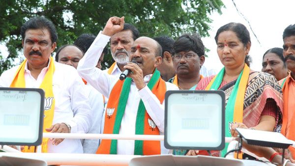 సీఎం కల్పించేవన్నీ భ్రమలే.!ప్రజలు వాస్తవాలు గ్రహించి కేసీఆర్ ను తరిమికొట్టాలన్న ఈటల.!