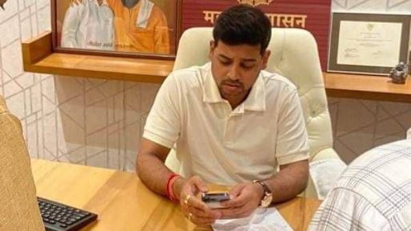 CM chair: సీఎం కుర్చీలో సీఎం కొడుకు కుర్చుని ఏం చేశాడంటే ?, క్లారిటీ, వైరల్ !