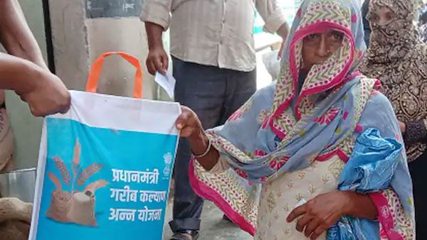 మోడీ సర్కారు గుడ్‌న్యూస్: ఫ్రీ రేషన్ మరో 3 నెలలు పొడిగింపు, ఉద్యోగులకు 4శాతం డీఏ పెంపు