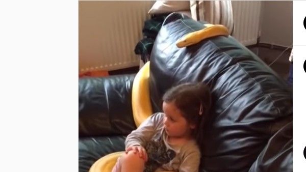 Viral video:12 ఫీట్ల పైథాన్, కూర్చొన్న చిన్నారి, టీవీ చూస్తూ.. వైరల్