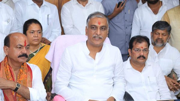 కేంద్రమంత్రి కిషన్ రెడ్డికి సిగ్గుందా.?చేనేత రంగానికి బీజేపి ఏంచేసింది.?మరొక్కసారి కడిగేసిన హరీష్ రావు.!