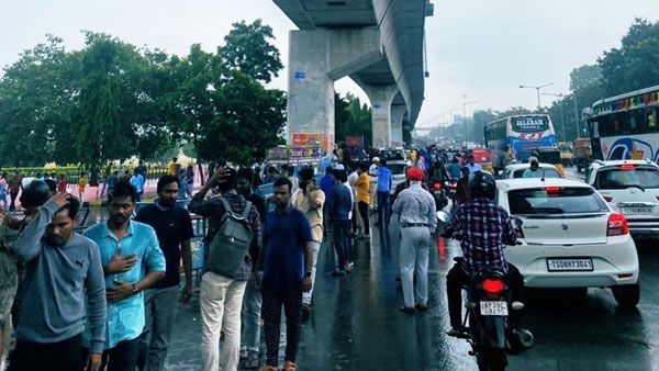 జింఖానా గ్రౌండ్స్ టీ20 తొక్కిసలాట: అజారుద్దీన్ తో పాటు హెచ్‌సీఏ నిర్వాహకులపై మూడుకేసులు నమోదు