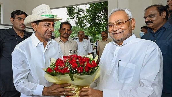 విజయవాడ కు సీఎంలు కేసీఆర్ - నితీశ్ : కీలక సమావేశం..!!