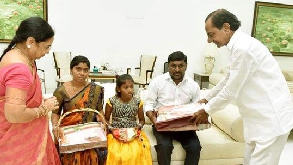 కల ఫలించినవేళ: 9 ఏళ్ల చిన్నారికి నామకరణం చేసిన సీఎం కేసీఆర్