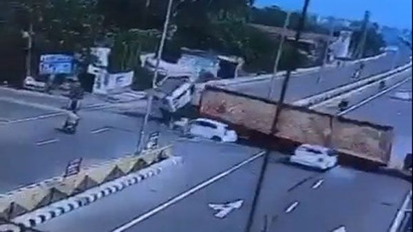 Viral Video: ముగ్గురిని మింగేసిన ఇసుక లారీ.. సీసీ కెమెరాలోని దృశ్యాలు చూస్తే..