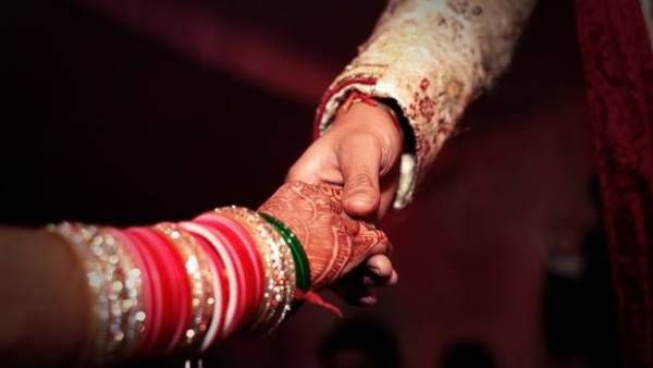 Marriage: వారం ముందు పెళ్లి, ఇంట్లో భార్య, వీధిలో భర్త ఆత్మహత్య, మూడురాత్రుల్లో ఏం జరిగింది ? !