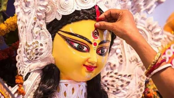 navratri 2022: దుర్గా శరన్నవరాత్రులలో నేడు శైలపుత్రిగా అమ్మవారు.. ప్రాముఖ్యత, పూజావిధానం, పరిహారమిదే!!