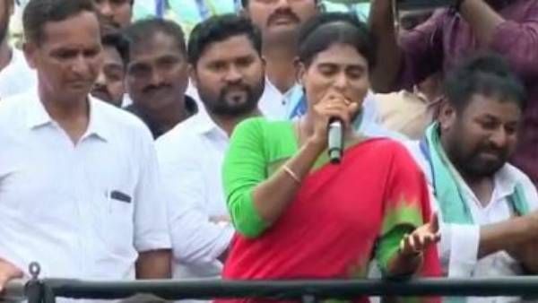 జర్నలిజానికి సంకెళ్లు, కంత్రీ క్రాంతి..అందోల్ సభలో షర్మిల నిప్పులు