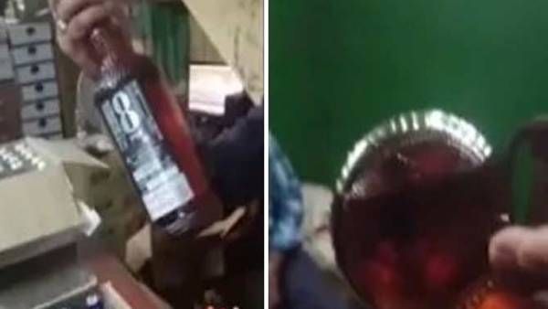 వామ్మో.. మందు బాటిల్‌లో పాము పిల్ల, అవాక్కయిన మందుబాబులు.. ఎక్కడ అంటే