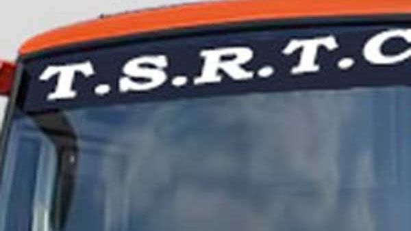 ఊడిన బస్సు వెనక టైర్లు.. వెంటనే నిలిపివేసిన డ్రైవర్, ఎక్కడ అంటే