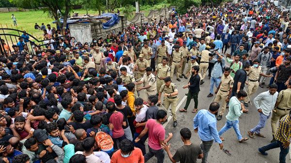 లెక్క తేలని క్రికెట్ మ్యాచ్ టికెట్లు చాలా ఉన్నాయి!!