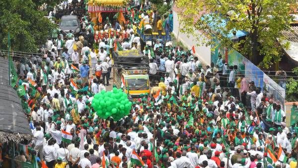 కొడాలి అడ్డాలో అమరావతి పాదయాత్ర-రెచ్చగొట్టొద్దంటూ పోలీసుల హెచ్చరికలు...