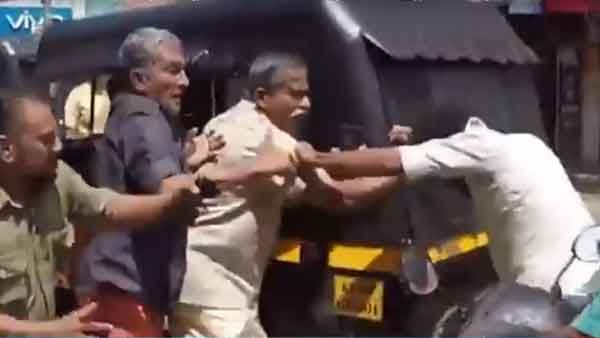 Bandh: రెచ్చిపోతున్న పీఎఫ్ఐ కార్యకర్తలు, ప్రభుత్వ, ప్రైవేట్ ఆస్తులు ధ్వంసం, కేంద్రం, ఎన్ఐఏకి వ్యతిరేకంగా !