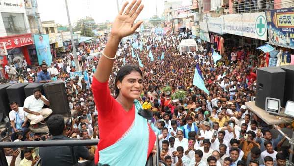 టీఆర్ఎస్ మంత్రులు, ఎమ్మెల్యేలను వణికిస్తున్న వైఎస్ షర్మిల ప్రజాప్రస్థానం; కాకరేపుతున్న రాజకీయం!!