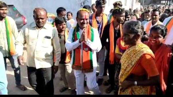 మునుగోడులో కేసీఆర్ ను ఈ ప్రశ్నలు అడగండి.. మంత్రులను నిలదీయండి: ఓటర్లతో ఈటల రాజేందర్