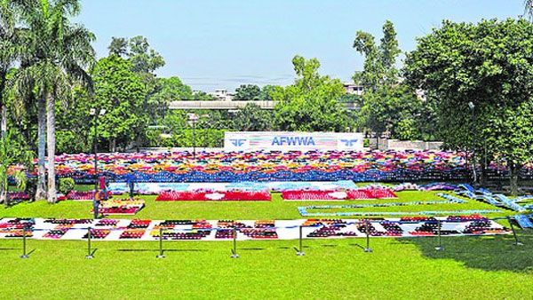 వావ్.. 3 నెలల్లో 45 వేల టోపీలు, గిన్నిస్ రికార్డు, తయారు చేసింది ఎవరంటే