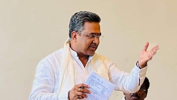 బీజేపీ ఆపరేషన్ ఆకర్ష్: మునుగోడులో టీఆర్ఎస్ నకిలీ ఓట్లు, భారీ బైక్ ర్యాలీలు