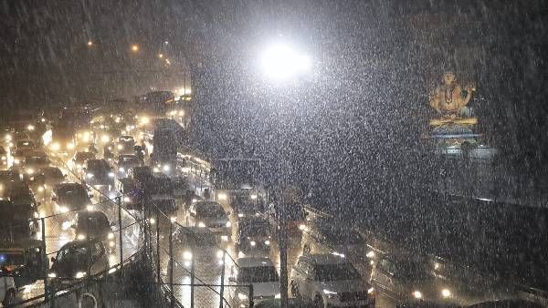 భారీ వర్షాలతో మునిగిన బెంగళూరు - మరో మూడు రోజులు ఇలాగే..!!