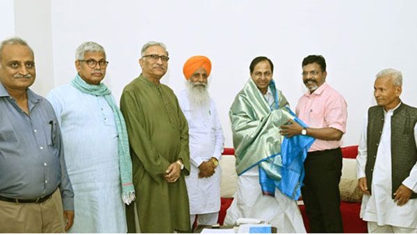 బీఆర్ఎస్ ఆధ్వర్యంలో భారీ దళిత సభ త్వరలోనే: కేసీఆర్, వివిధ రాష్ట్రాల నేతల భేటీ